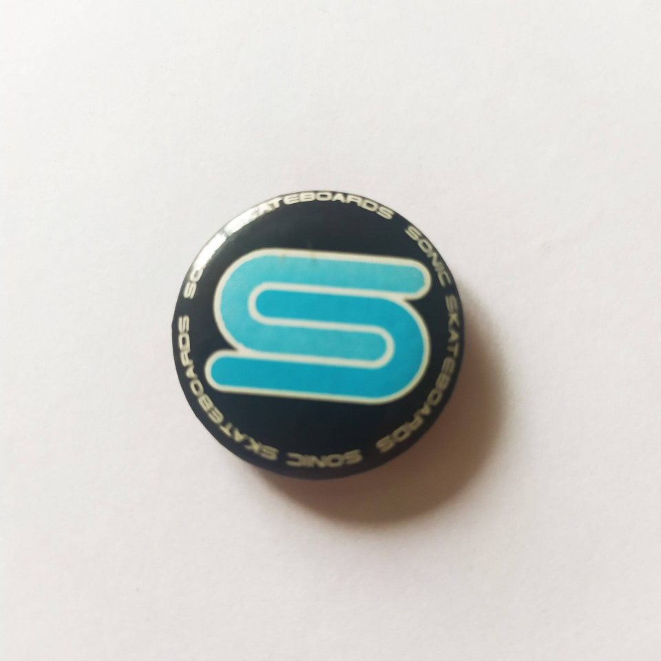 Sonic stickerdoll Skate Pin Button